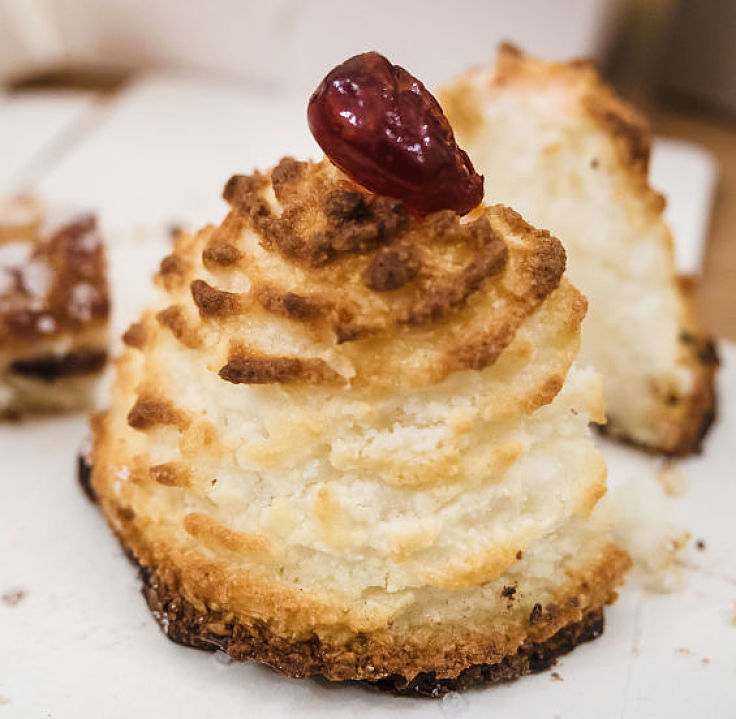 Many cakes, sweets and cookies showcase the delights of coconut. None more so than coconut macaroons!