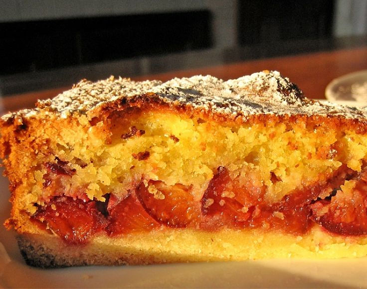Crostata frangipane with prums