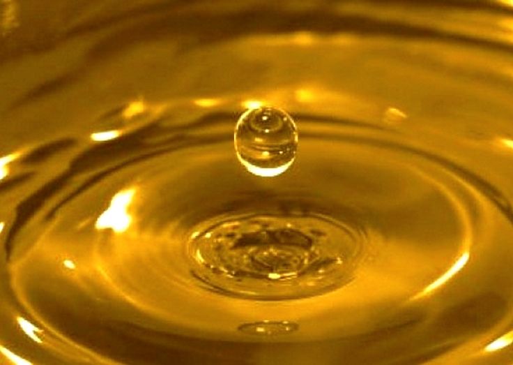 Pure Olive Oil Has many Health Benefits for the diet, skin and hair 