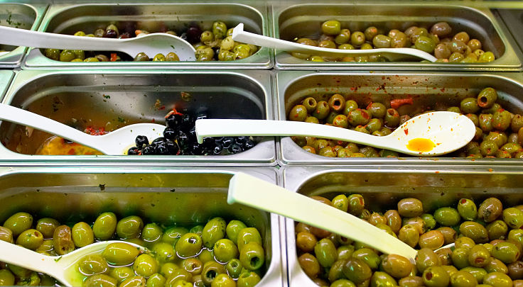 There are many varieties of olives to choose from. Choose the type that suits your taste preference and the dish that you are preparing. Learn how to use olives in this article.